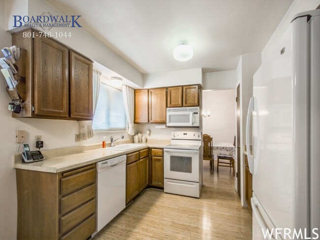Building Photo - Updated 5-Bedroom Home in Sandy