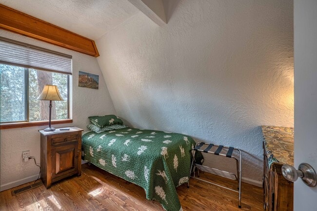 Building Photo - 104 Meadowood