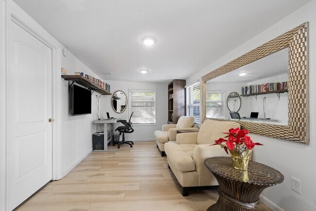 Building Photo - 321 Forsyth St