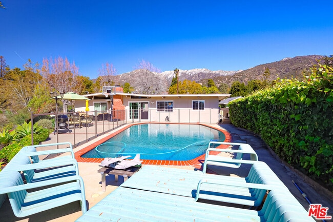 Building Photo - 2260 Los Amigos St