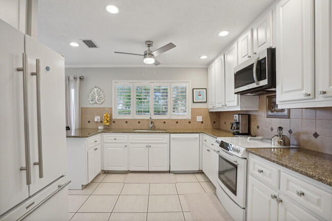 Building Photo - 10 Sailfish Ln