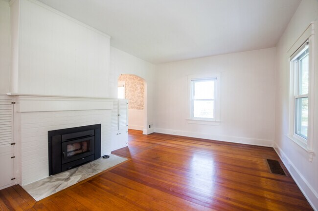 Building Photo - 812 Floral Ave