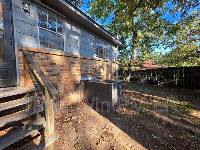 Building Photo - 5505 Crescent Dr