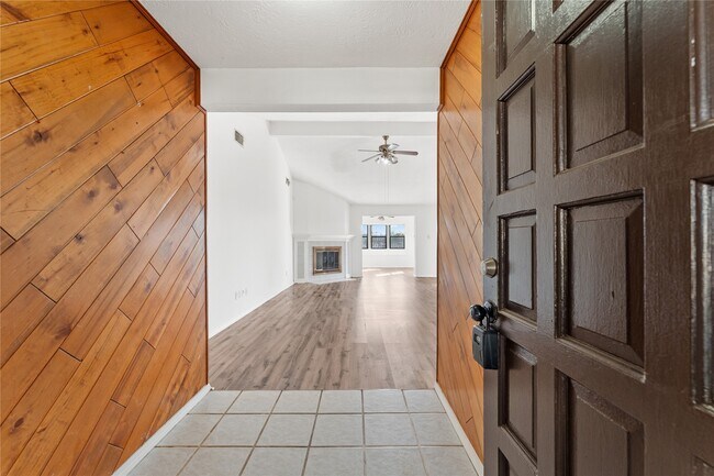 Building Photo - 9723 Cedar Bluff Dr