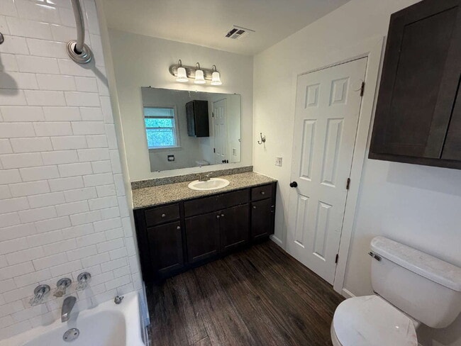 Building Photo - Townhome in Gatewood