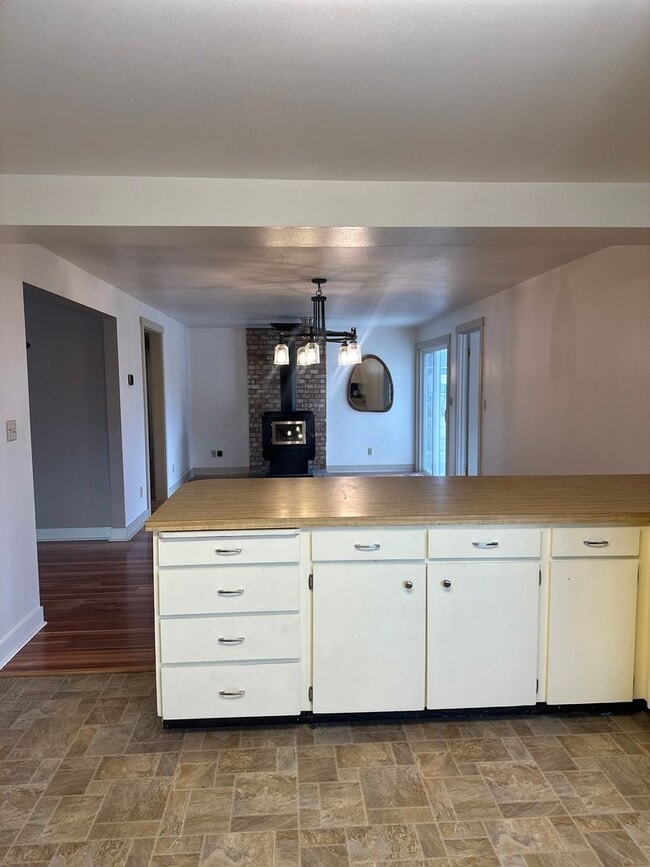 Building Photo - Vintage Character, Modern Finishes! Spacio...