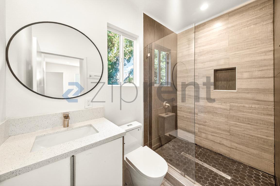 Building Photo - 5641 Riverton Ave