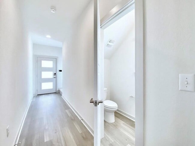 Building Photo - 1005 Winnsboro Lp