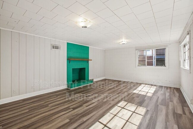 Building Photo - 1335 Pinebluff Rd
