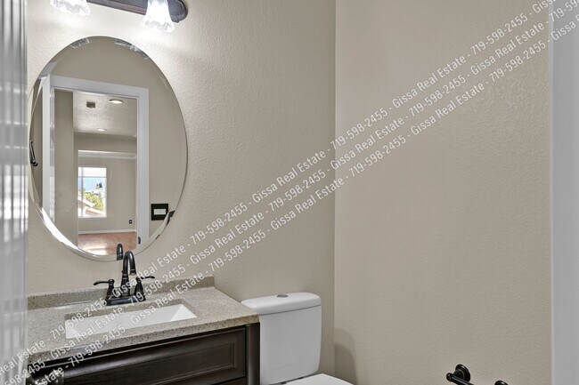 Building Photo - This beautiful 4 bedroom, 3 1/2 bathroom, ...