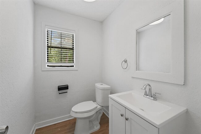 Building Photo - 18009 Split Oak Cir