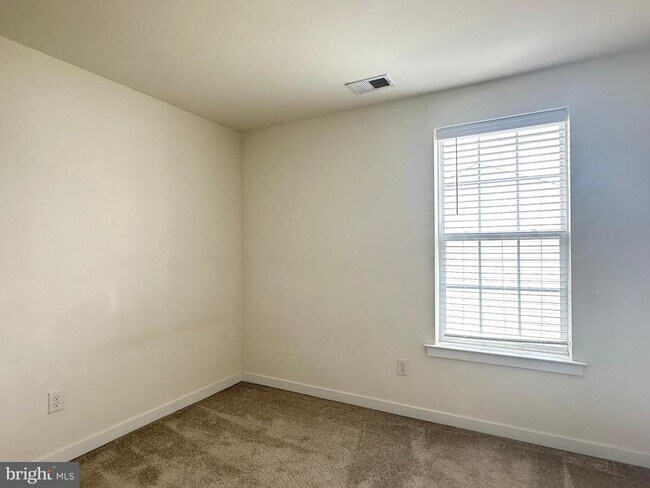 Building Photo - 13 Hedley Ln