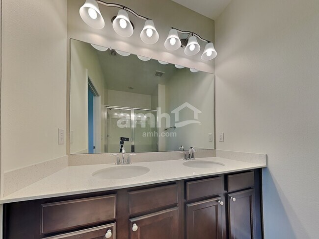 Building Photo - 1020 Island Pond Dr