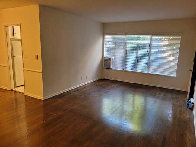 Building Photo - 1347 N Alta Vista Blvd