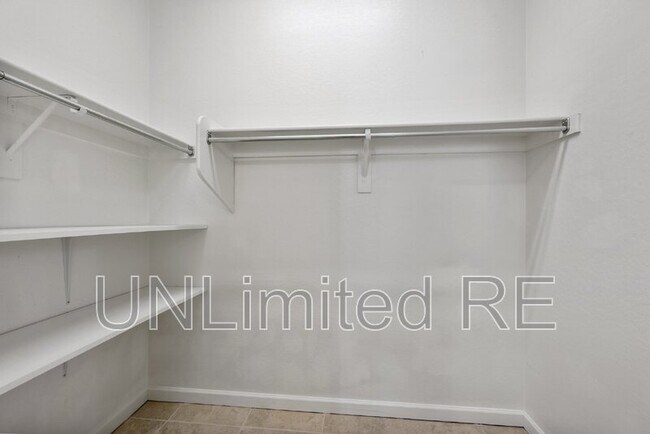 Building Photo - 4795 Edgemont Rd