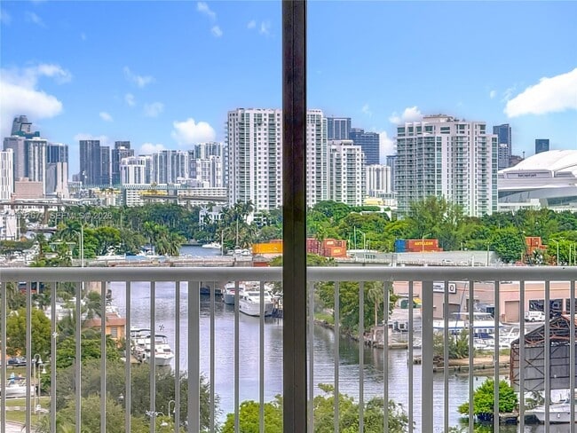 Building Photo - 1800 NW 24th Ave