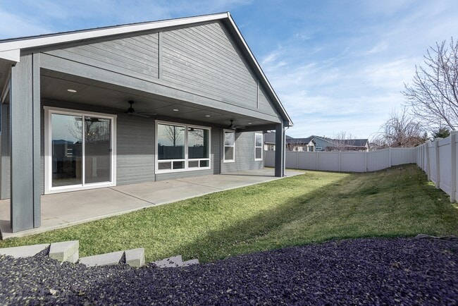 Building Photo - 2825 Dogwood Ave