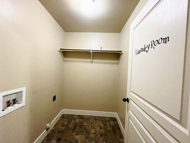 Building Photo - 1576 Venetian Way