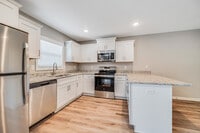 Building Photo - 511 Pine Dr