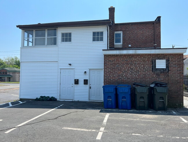 Building Photo - 861 Farmington Ave