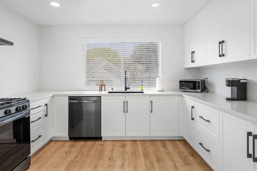 Building Photo - 321 N Gertruda Ave