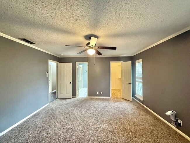 Building Photo - Available Now! Spacious 4 Bed/3 Bath Home in Tyler! Hot Tub!