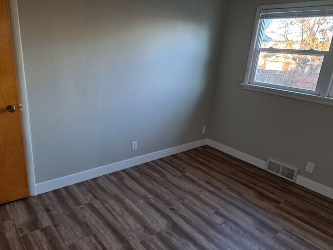 Building Photo - r815 Ave C