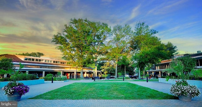 Building Photo - 10564 Twin Rivers Rd