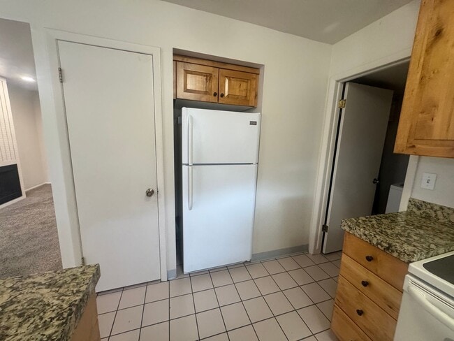 Building Photo - Beautiful duplex in amazing location!
