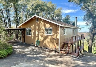Building Photo - Charming 3-Bedroom Retreat with Modern Updates and Scenic Views in Ponderosa Hills