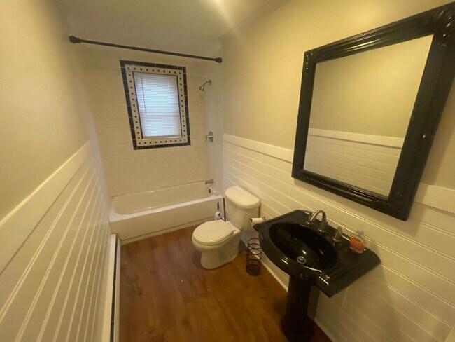 Building Photo - 187 Worcester St