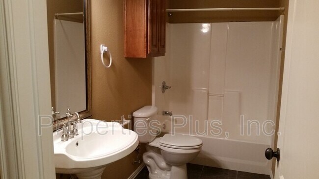 Building Photo - 9805 E 108th Ct N