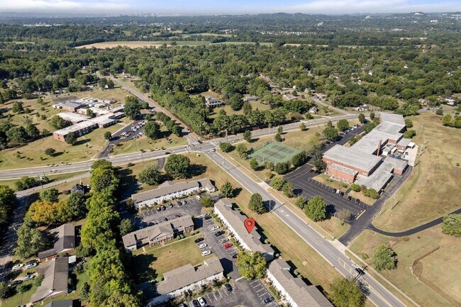 Building Photo - 1301 Neelys Bend Rd