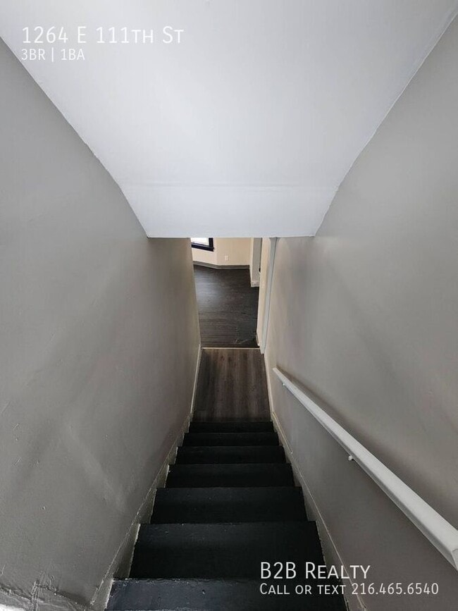 Building Photo - 1264 E 111th St