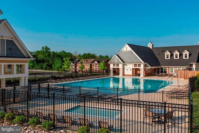 Building Photo - 426 Exchange Avenue