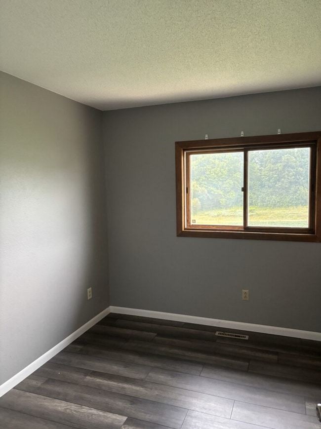 Building Photo - 935 Hazelwood Dr