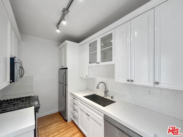 Building Photo - 1220 N La Cienega Blvd