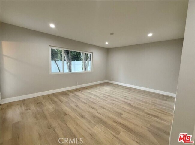 Building Photo - 8561 Marklein Ave