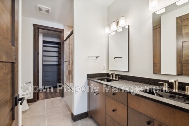 Building Photo - 317 Akers Ln