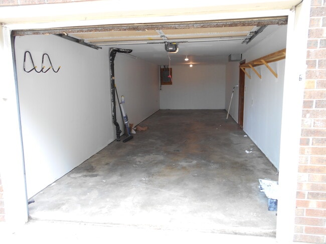 Building Photo - Independence Duplex