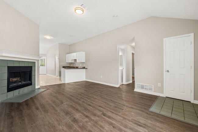 Building Photo - Updated 4 Bedroom 2 Bath Home - Open to Section 8