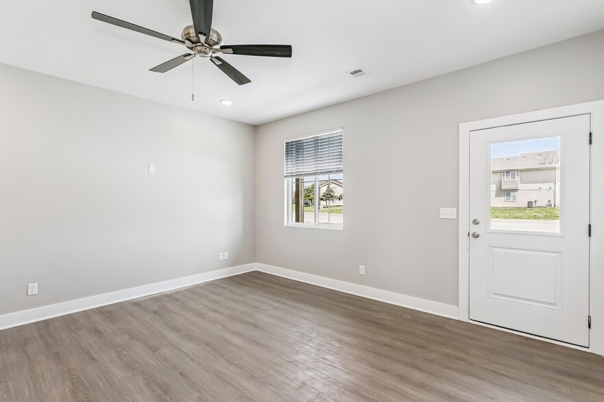 Building Photo - 105 Meadowbrook Dr