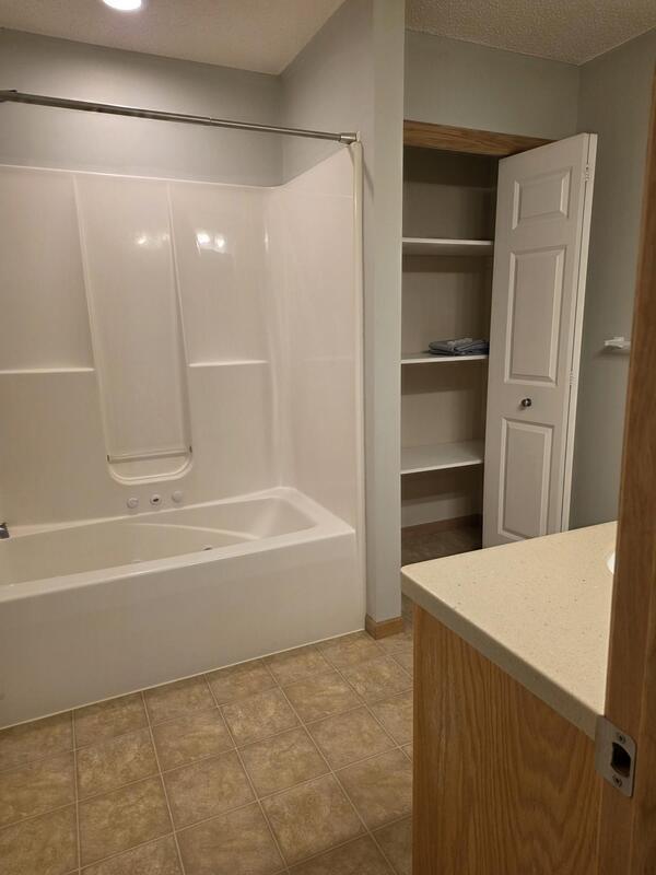Building Photo - 860 Independence Dr