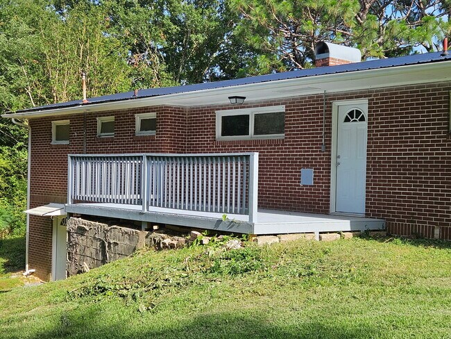 Building Photo - 729 Maxanna Dr
