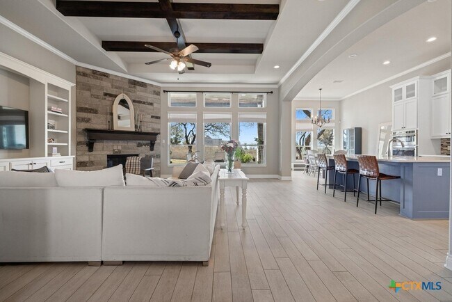 Building Photo - 1745 Alta Vista Loop