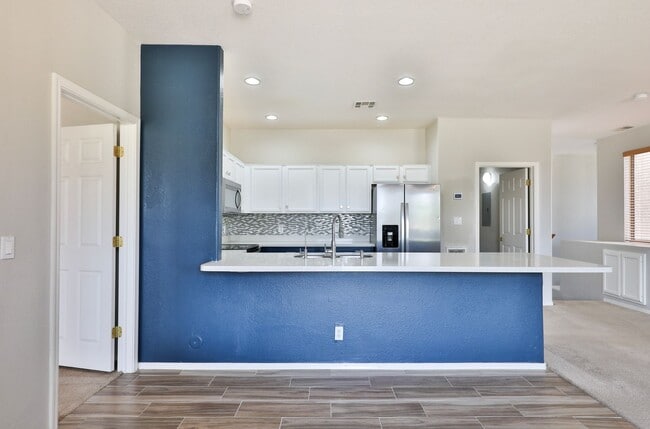 Building Photo - Stylish Mesa Condo with Modern Comforts & Prime Location