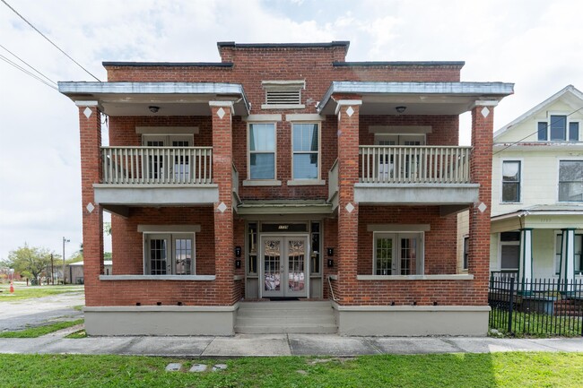 Building Photo - 1739 Walnut St