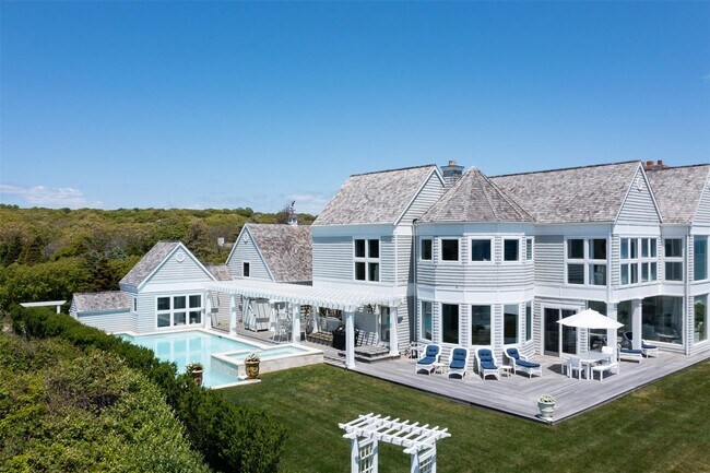 Building Photo - 390 Old Montauk Hwy