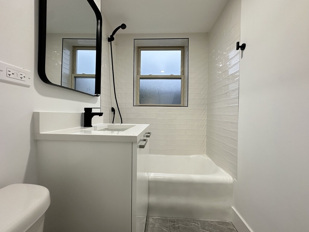 Building Photo - 1553 W Hollywood Ave