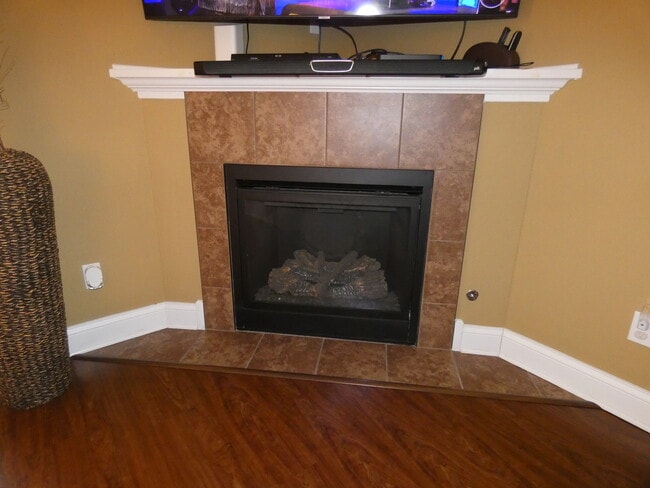 Building Photo - 627 N Edgemere Dr